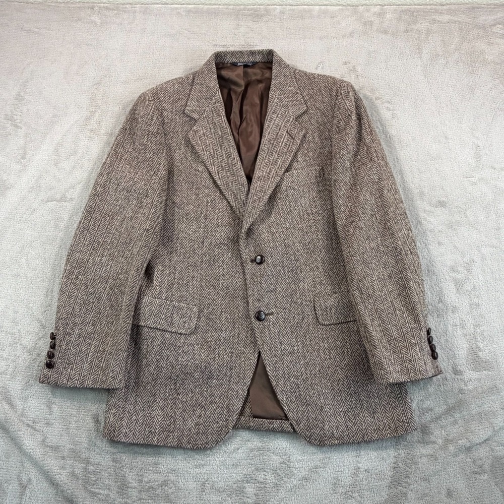 Vintage Harris Tweed Blazer Sports Coat in Brown Herringbone Men 40 USA Made
